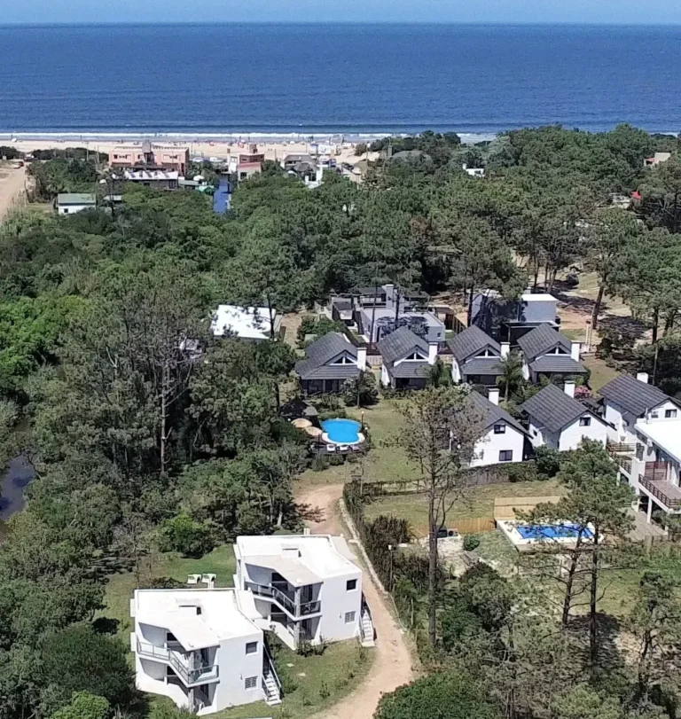 008-vista-aerea-complejo-a-una-cuadra-de-playa-san-francisco-punta-colorada-05