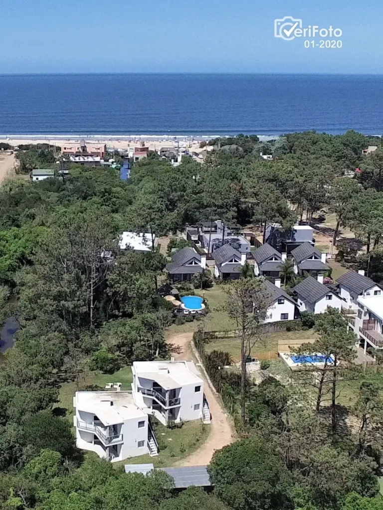 035-vista-aerea-complejo-a-una-cuadra-de-playa-san-francisco-punta-colorada-13