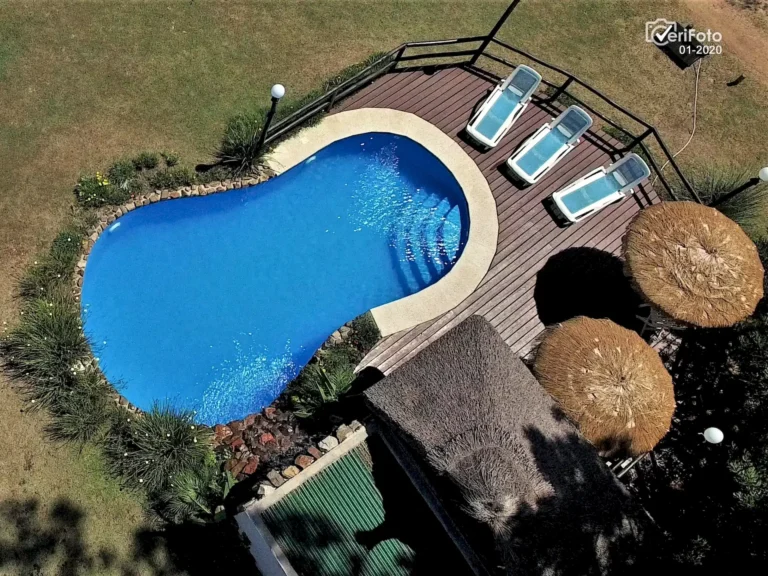 036-vista-aerea-piscina-climatizada-y-bungalows-punta-colorada-08