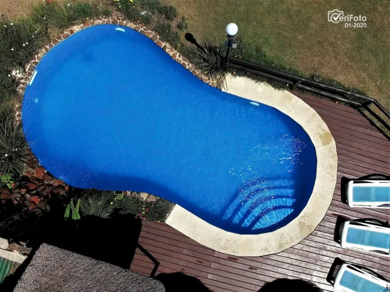 043-vista-aerea-piscina-climatizada-y-bungalows-punta-colorada-09