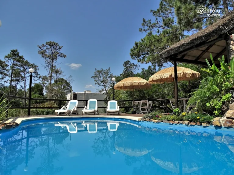 057-piscina-climatizada-solarium-y-reposeras-bungalows-punta-colorada-12