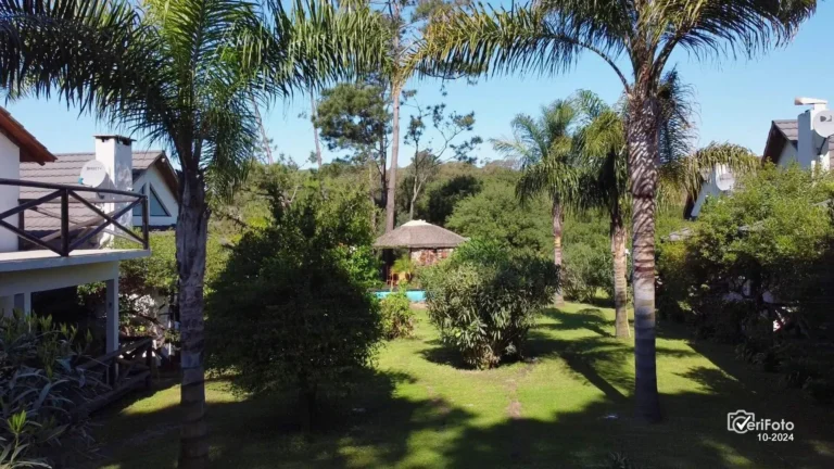 067-piscina-climatizada-solarium-y-reposeras-bungalows-punta-colorada-13