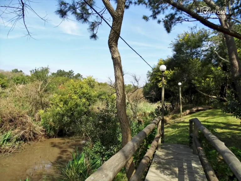 091-puente-y-senderos-sobre-arroyo-entorno-natural-punta-colorada-03