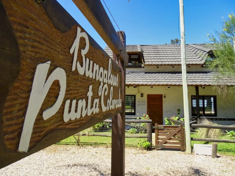 Entrada y recepción de Bungalows Punta Colorada