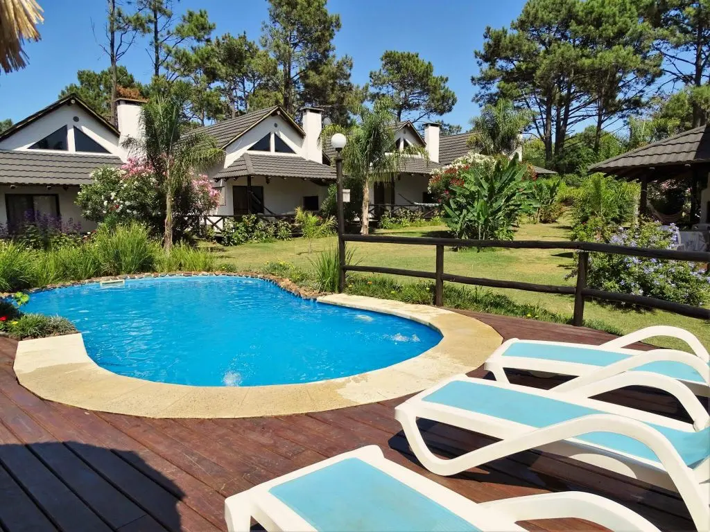 Bungalows Punta Colorada, piscina climatizada y entorno natural